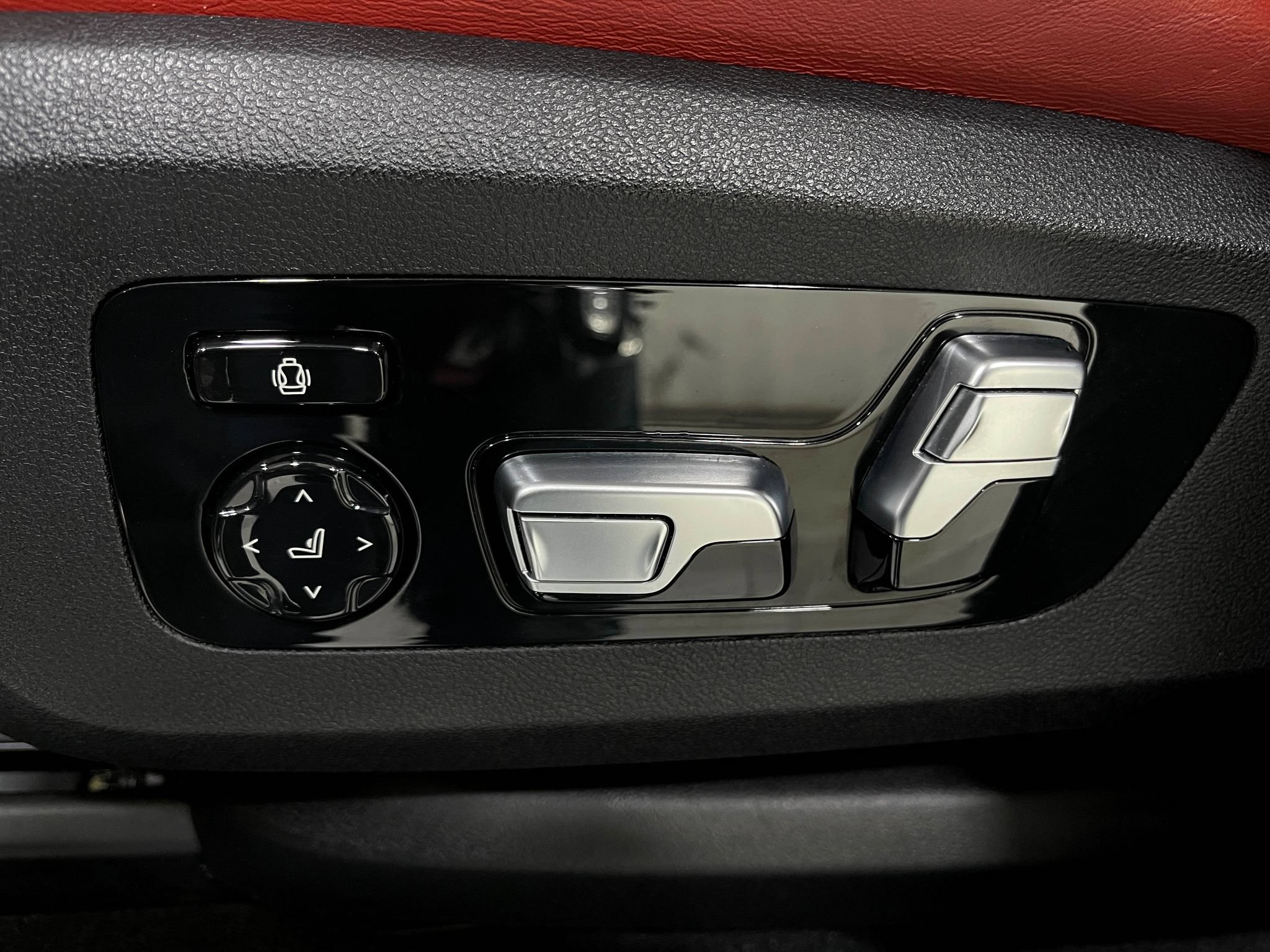 Used 2021 BMW X5 M w/ Competition Package AWD/4WD image 17