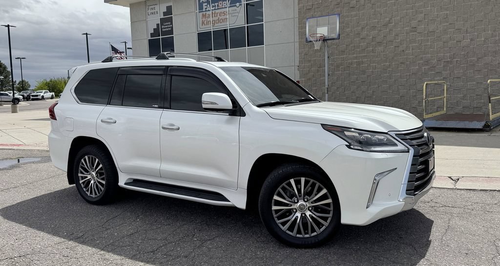 Used 2018 Lexus LX 570 4WD image 2