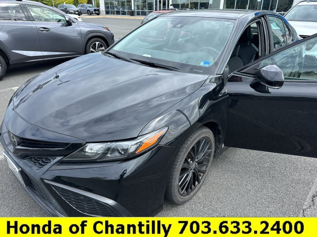 Used 2022 Toyota Camry SE AWD/4WD image 2