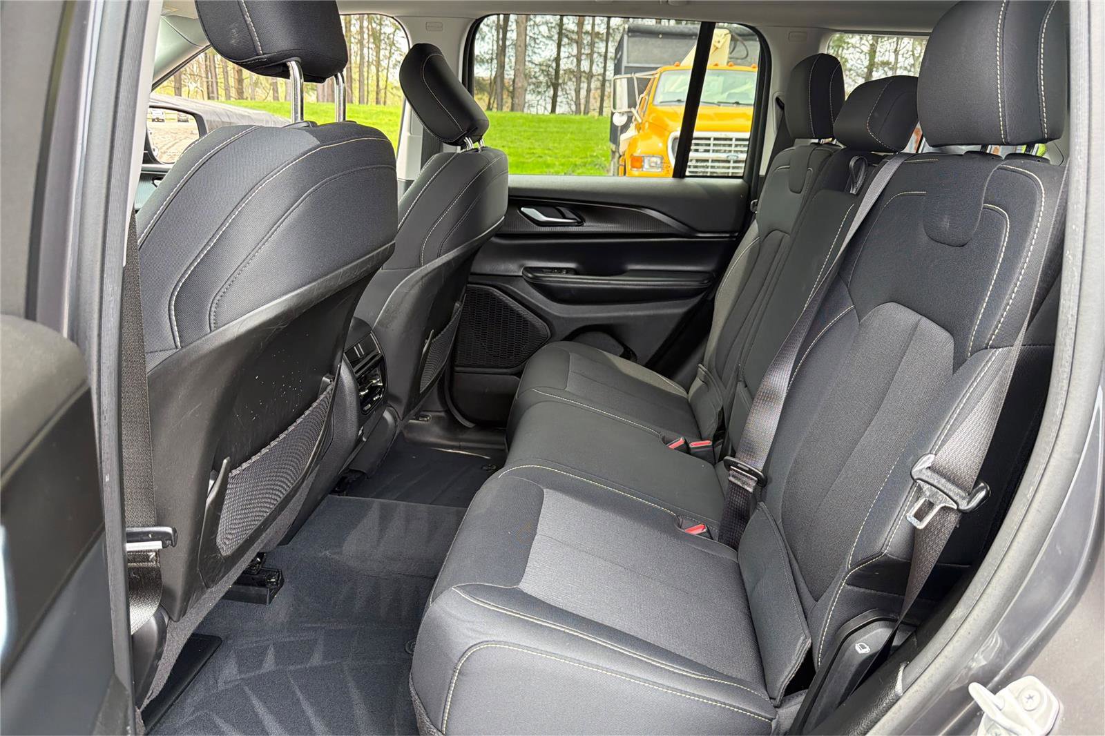 Used 2023 Jeep Grand Cherokee Laredo w/ Luxury Tech Group I AWD/4WD image 11