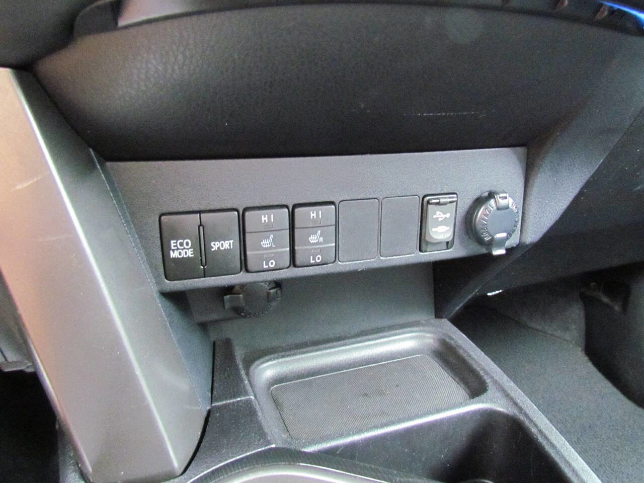 Used 2016 Toyota RAV4 SE image 22