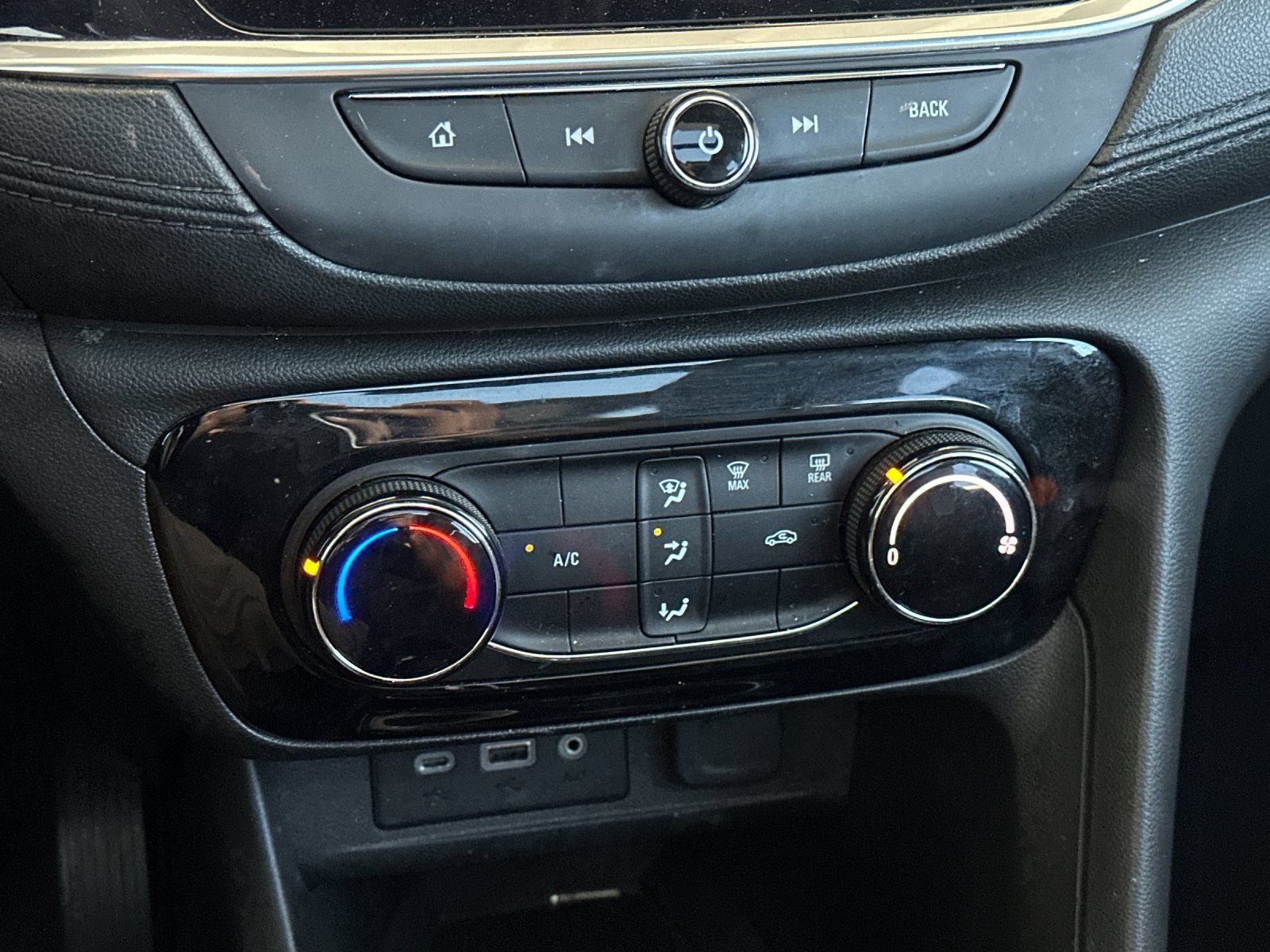 Used 2020 Buick Encore GX Preferred FWD image 19