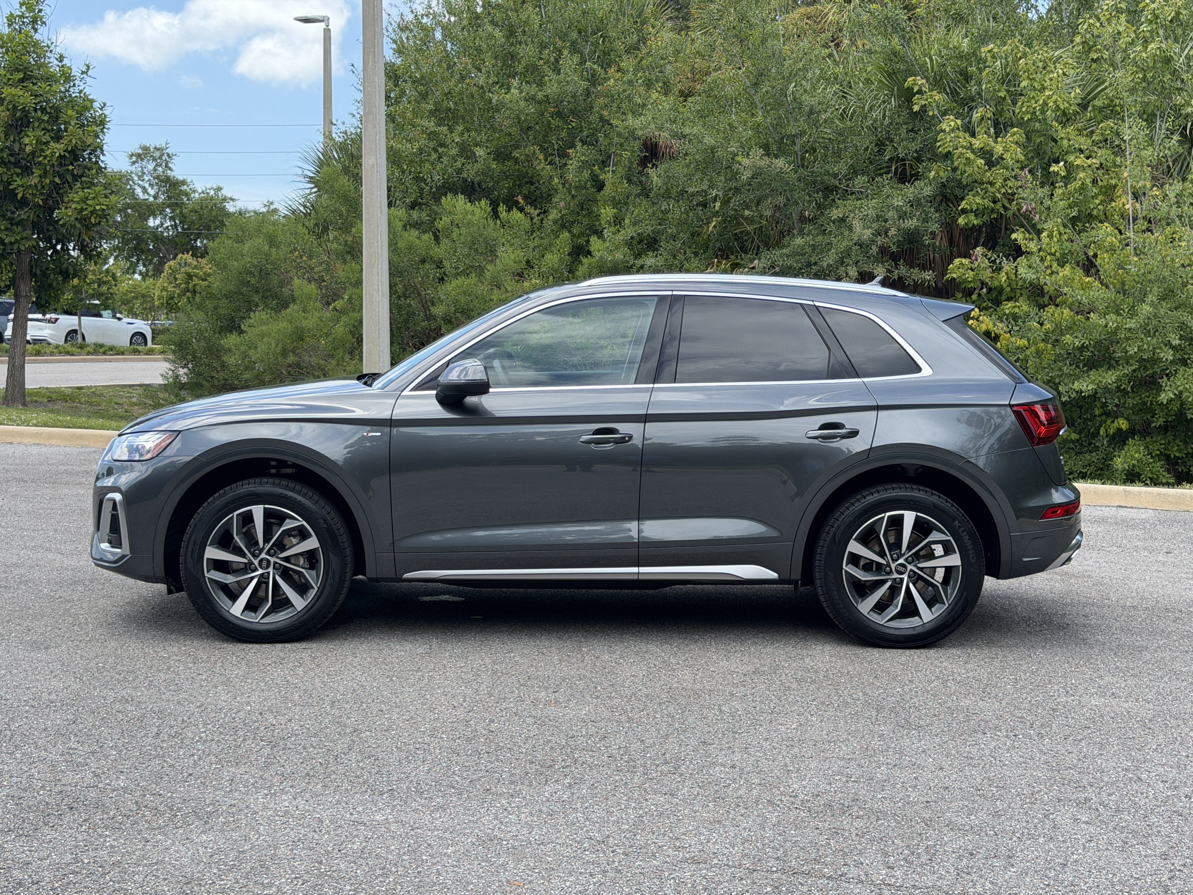 Used 2023 Audi Q5 2.0T Premium Plus w/ Premium Plus Package AWD/4WD image 4
