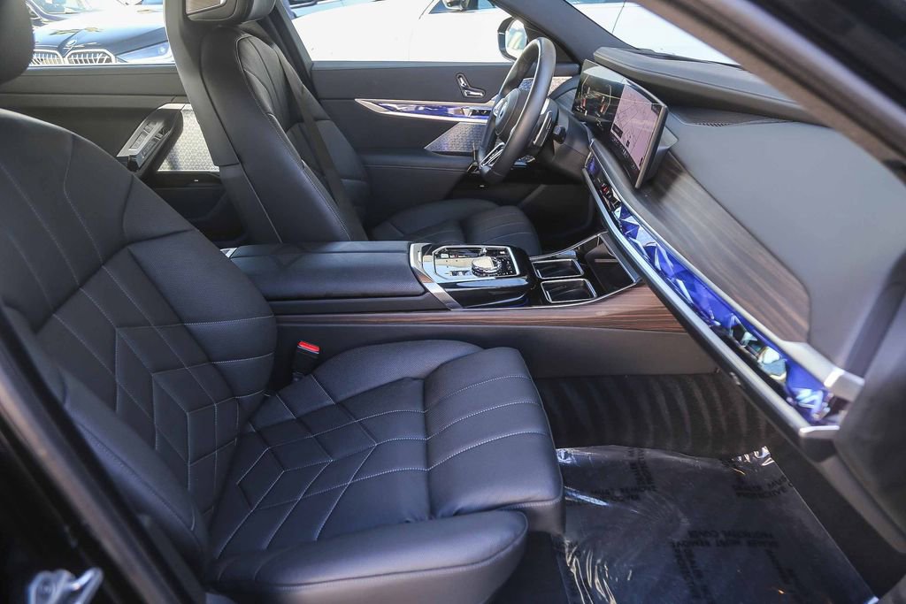 Used 2025 BMW 750e xDrive w/ Premium Package AWD/4WD image 13
