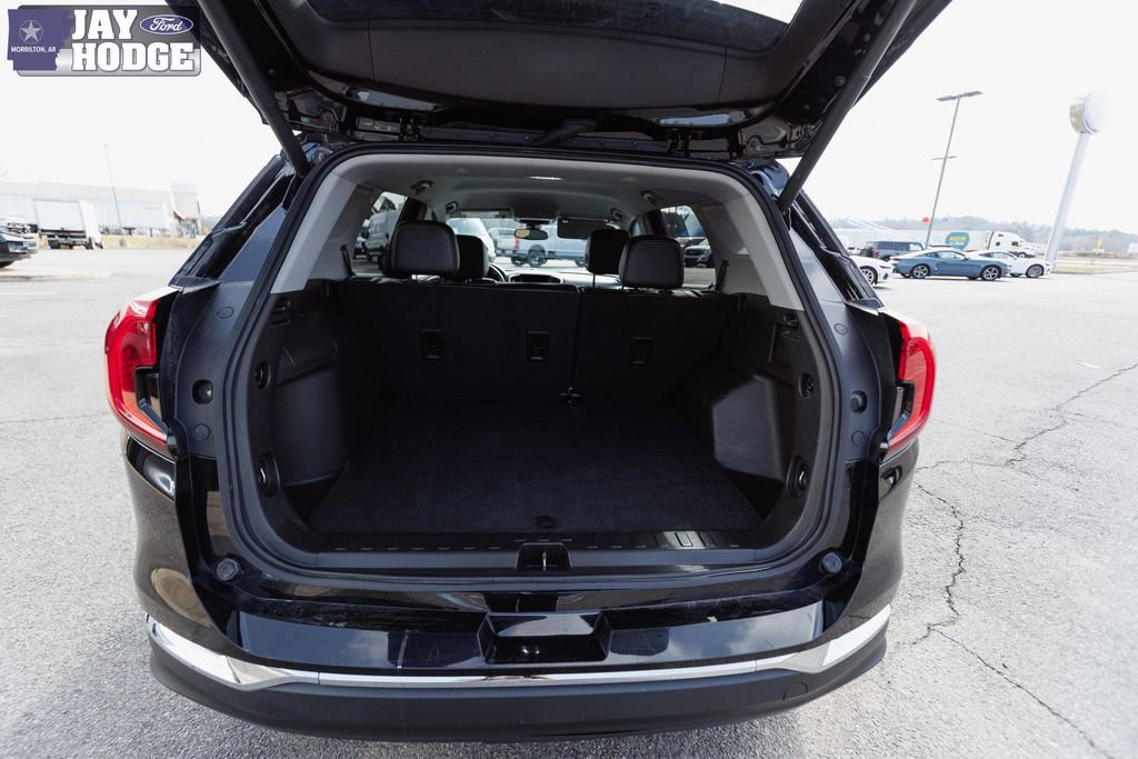 Used 2024 GMC Terrain SLT image 2
