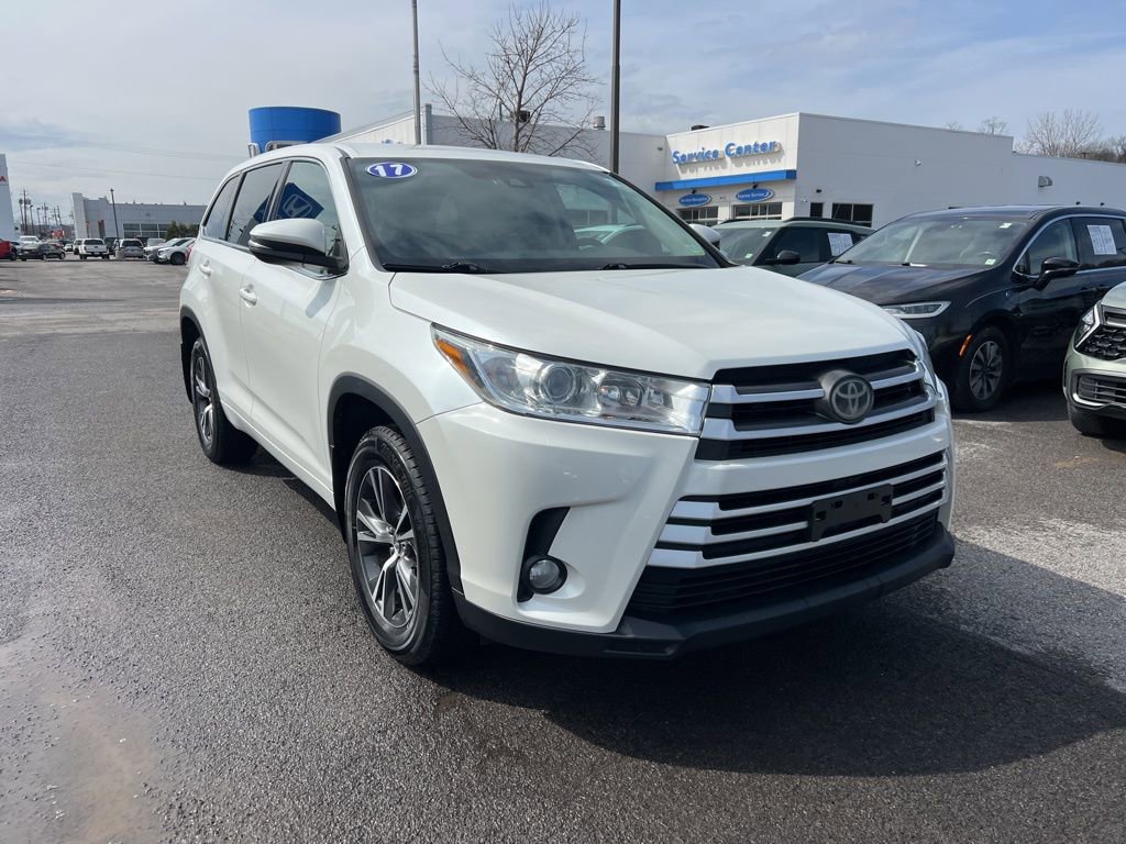 Used 2017 Toyota Highlander LE AWD/4WD image 7
