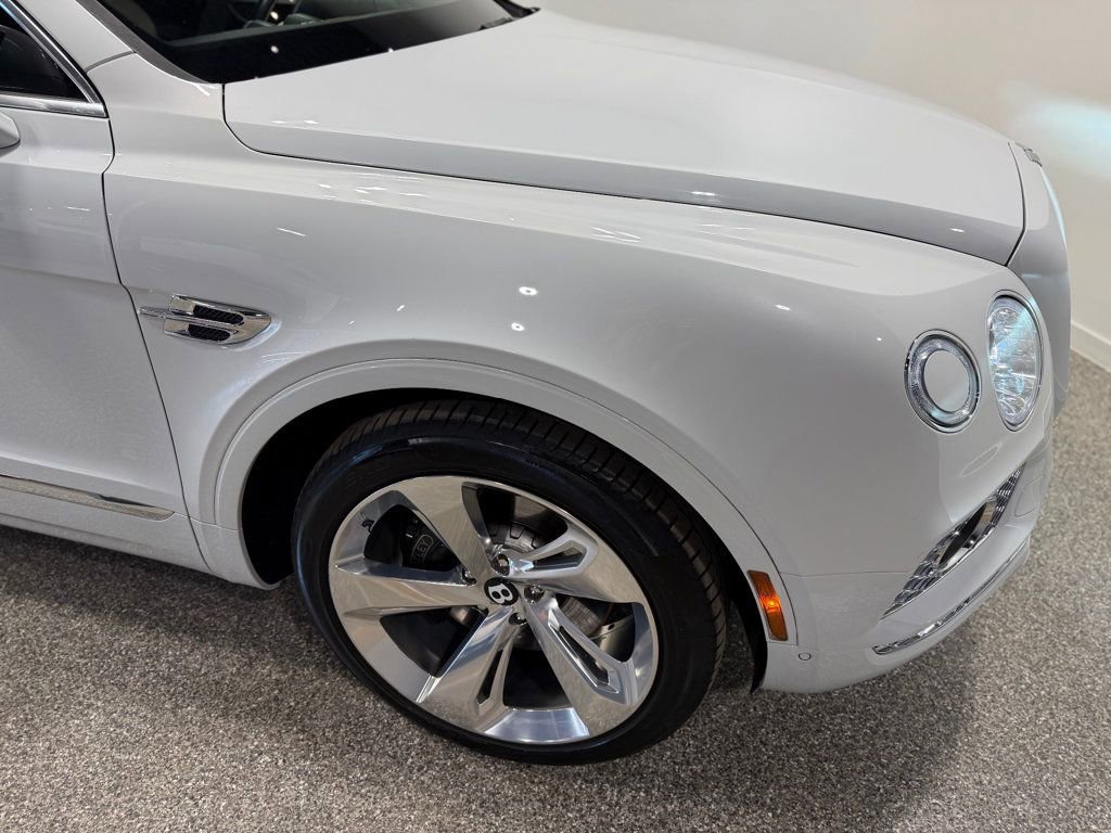 Used 2018 Bentley Bentayga Mulliner AWD/4WD image 31