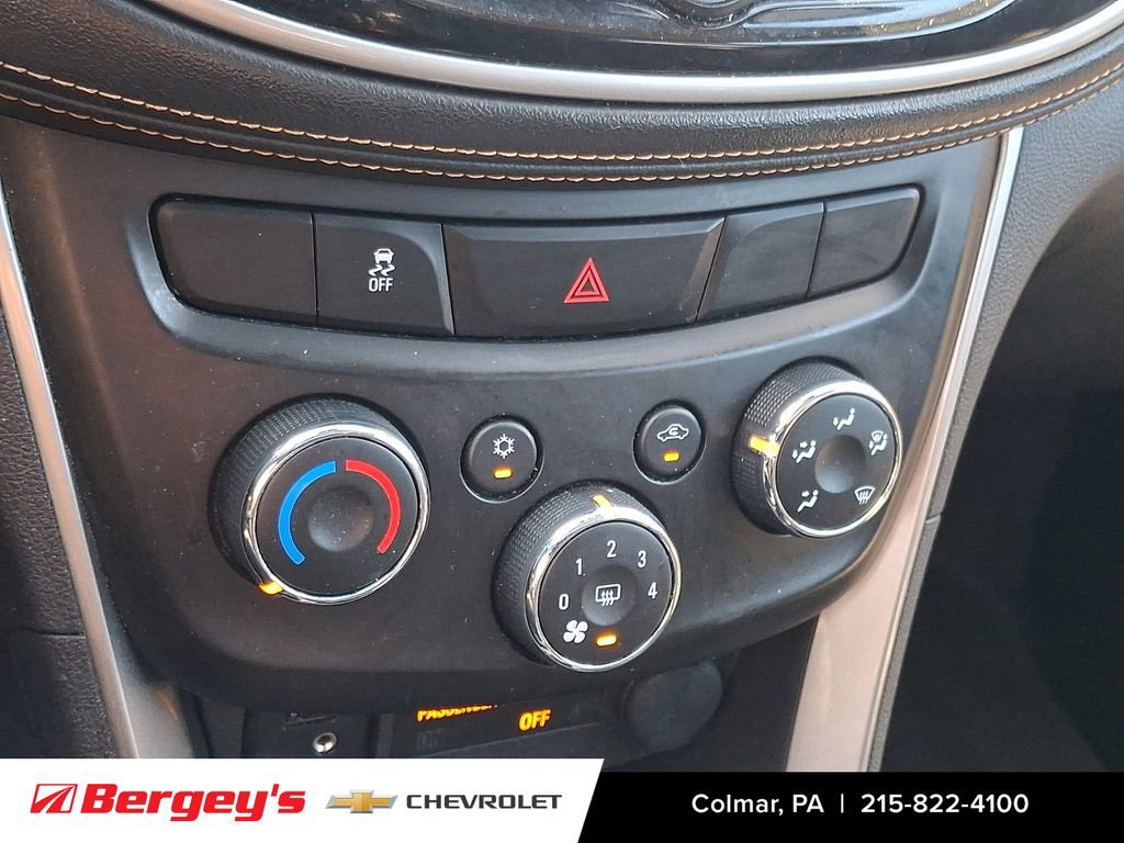 Used 2018 Chevrolet Trax LT w/ LT Convenience Package FWD image 19