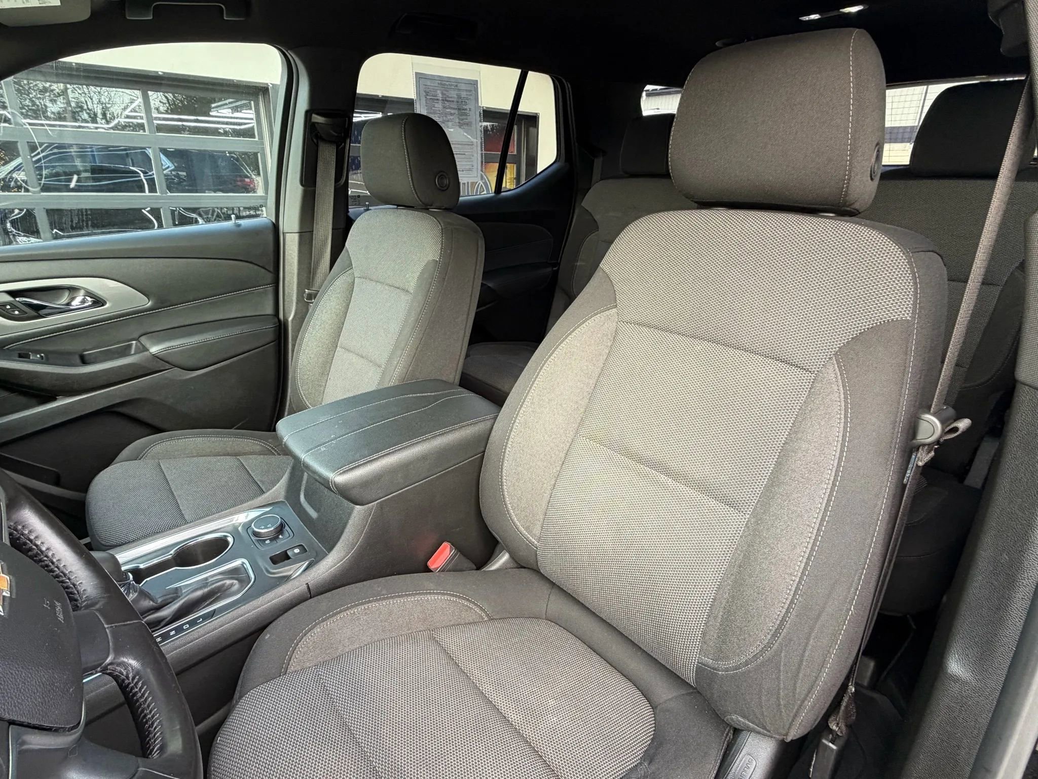 Used 2022 Chevrolet Traverse LT image 16