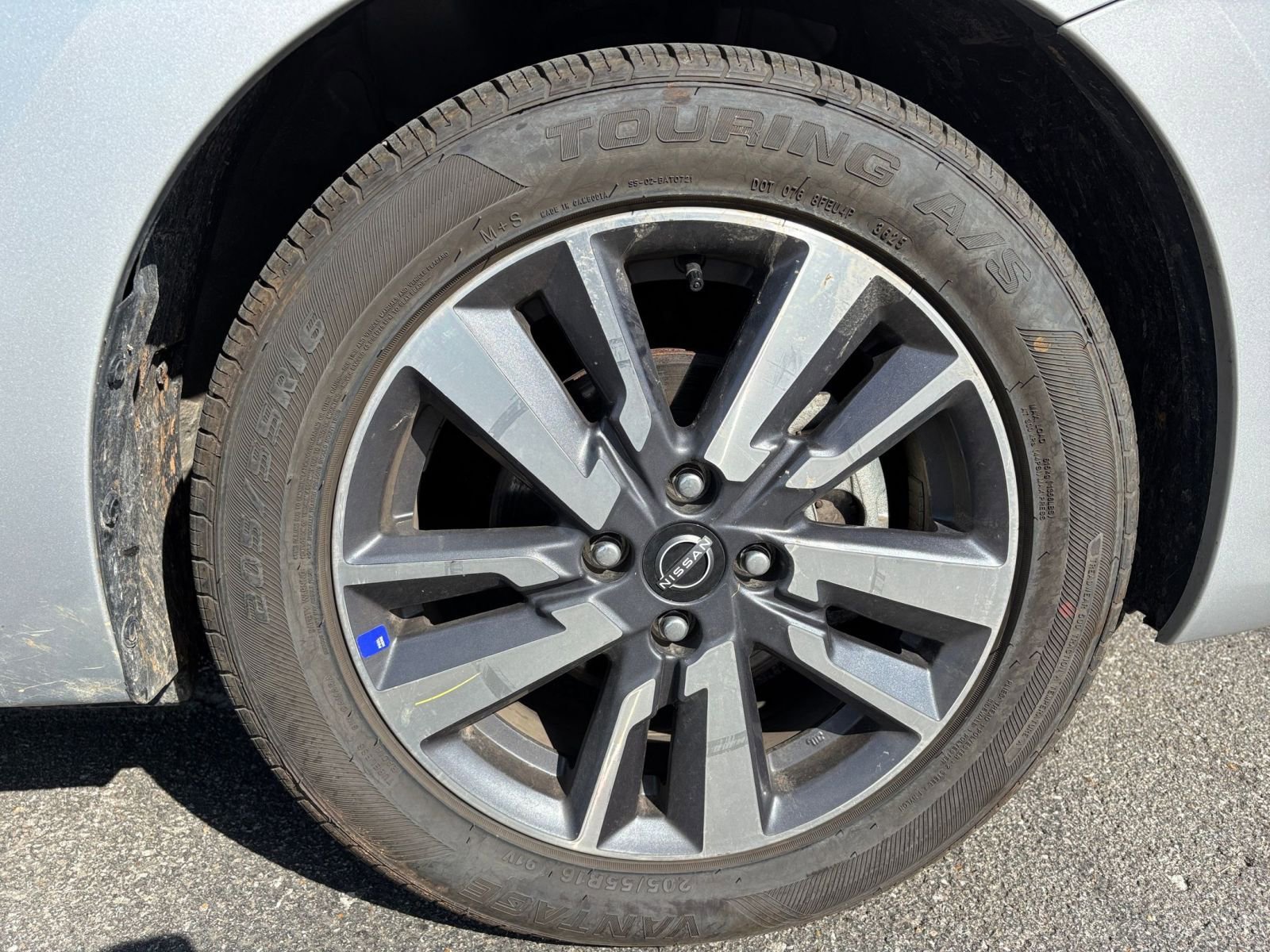 Used 2025 Nissan Versa SV FWD image 28