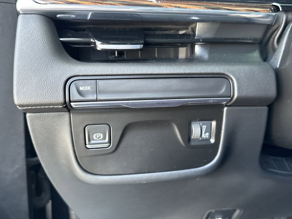 Used 2021 Cadillac Escalade Premium Luxury image 16