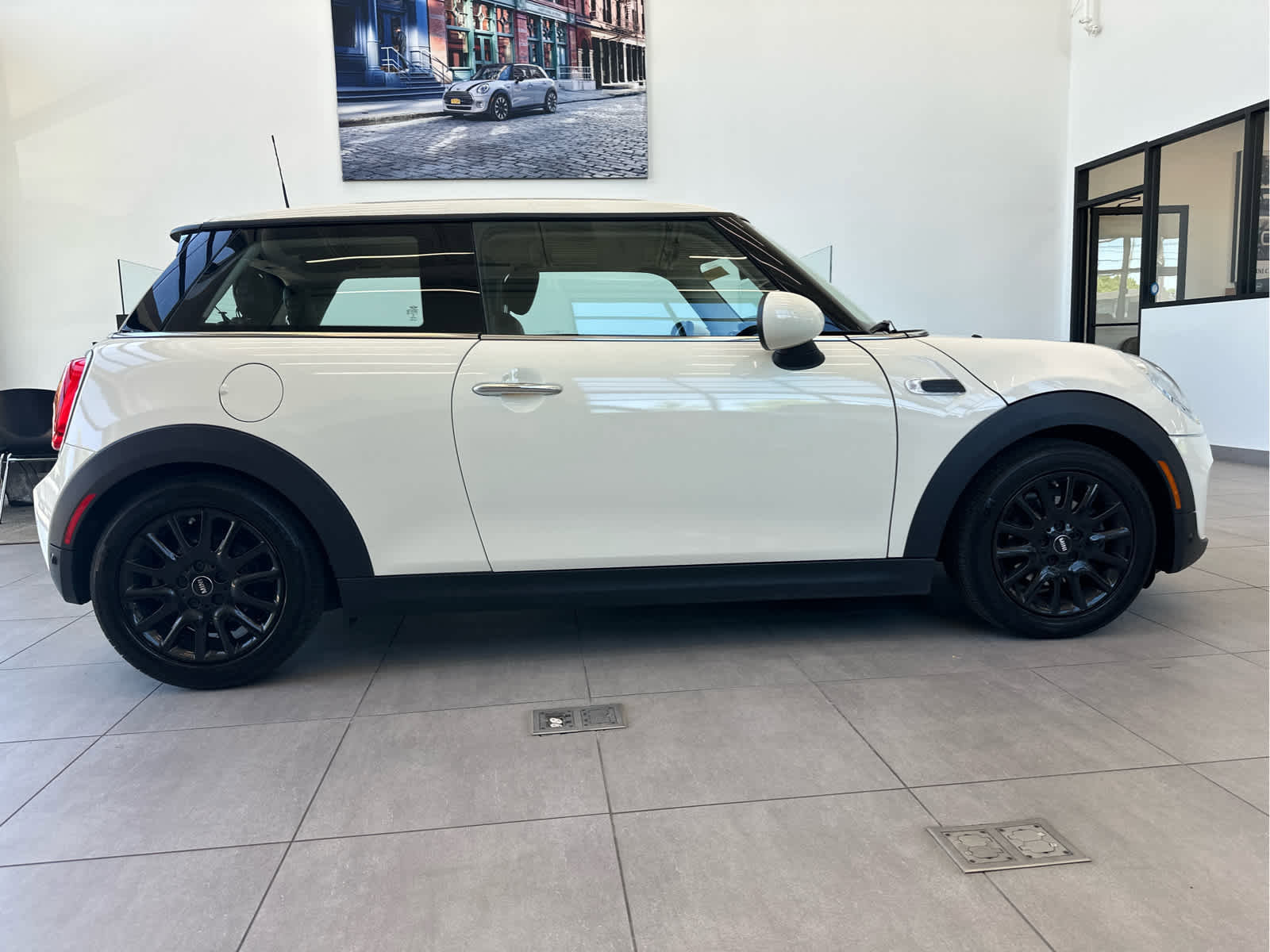 Used 2018 MINI Cooper 2-Door Hardtop FWD image 6