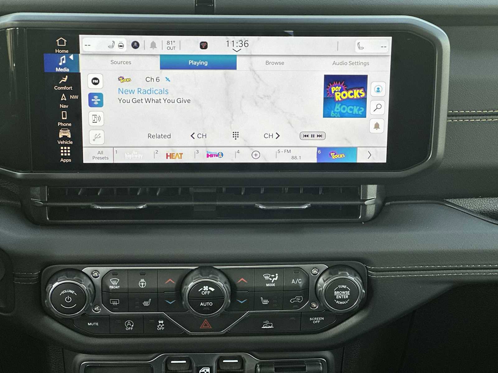 New 2025 Jeep Gladiator Sport image 12