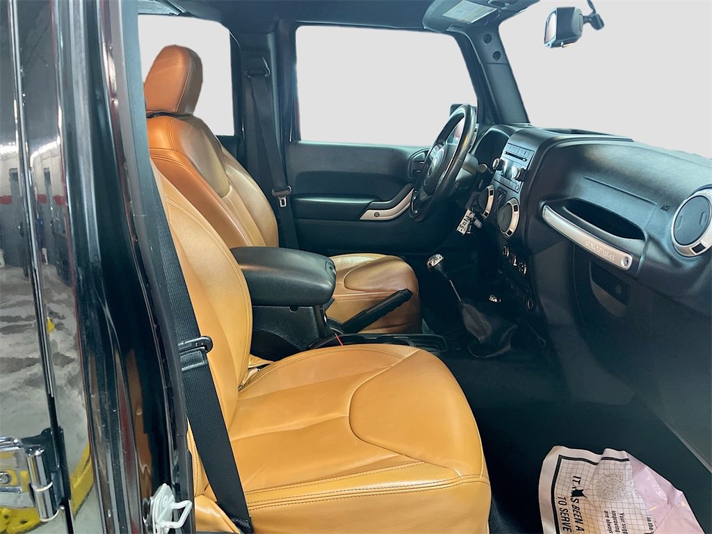 Used 2016 Jeep Wrangler Unlimited Sahara w/ Connectivity Group image 23