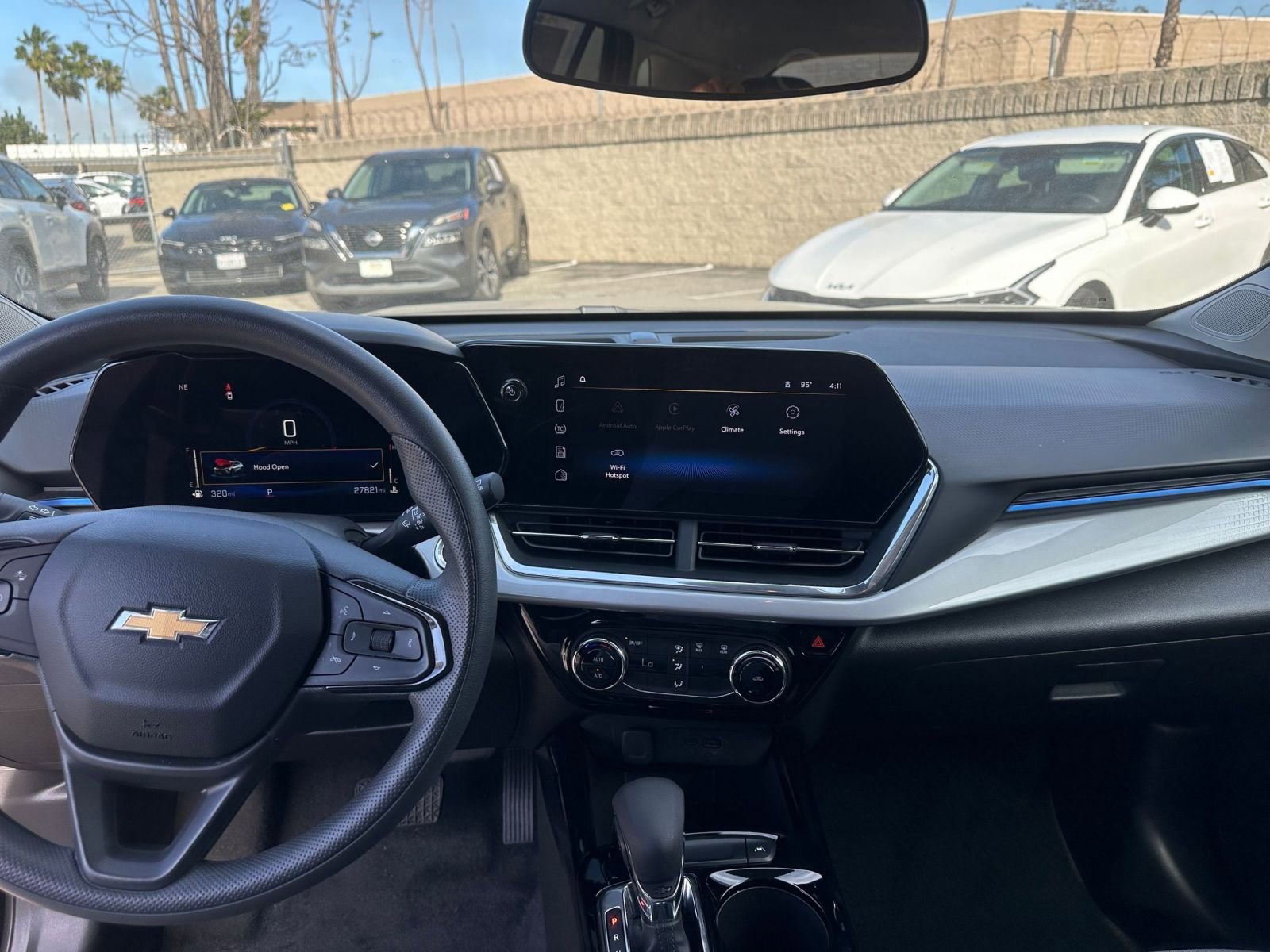 Used 2025 Chevrolet Trax LT image 32