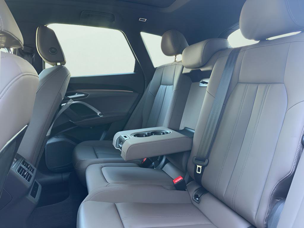 Used 2025 Audi Q5 Premium w/ Convenience Package image 16