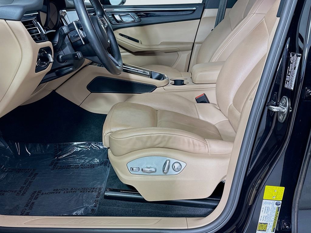 Certified 2024 Porsche Macan AWD/4WD image 22