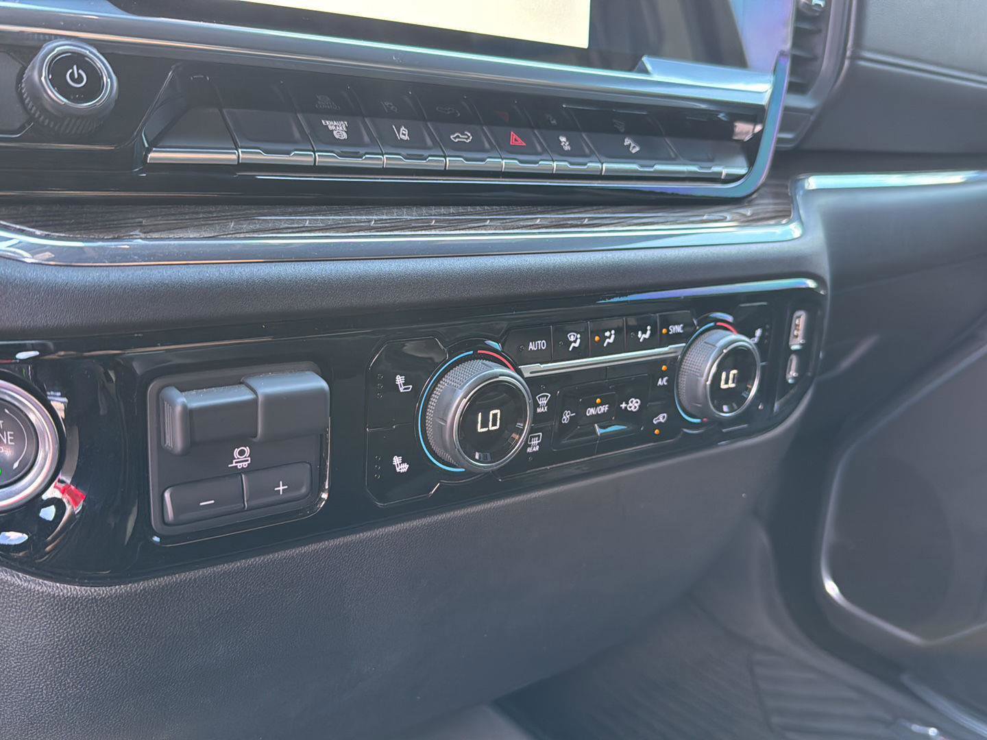 Used 2025 Chevrolet Silverado 2500 LT image 24