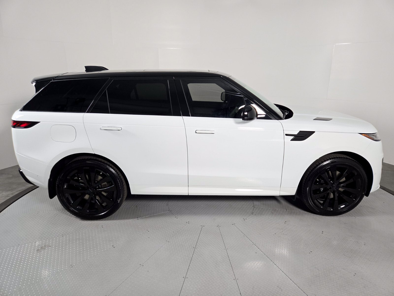 New 2026 Land Rover Range Rover Sport Dynamic SE AWD/4WD image 6