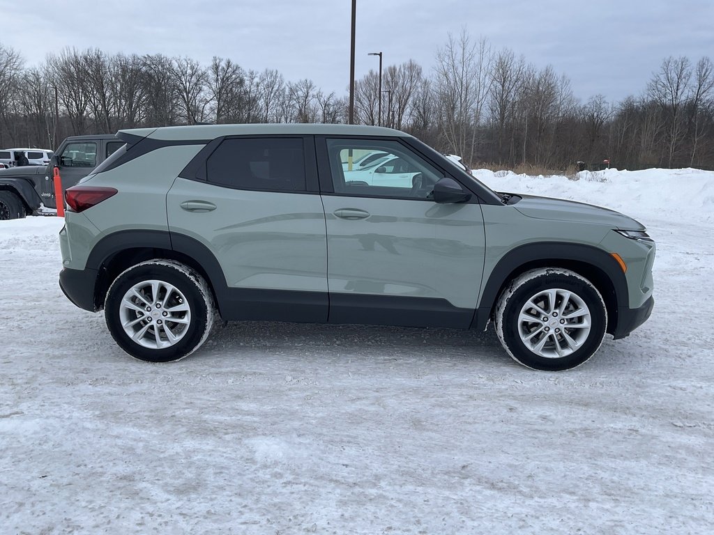 Used 2025 Chevrolet TrailBlazer LS w/ LS Convenience Package image 4