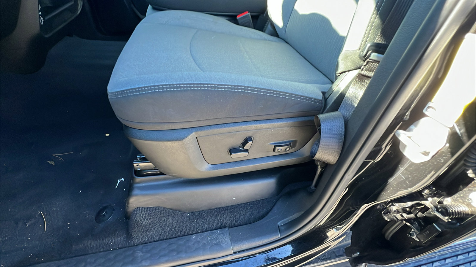 Used 2024 RAM 2500 Big Horn w/ Bed Utility Group image 17