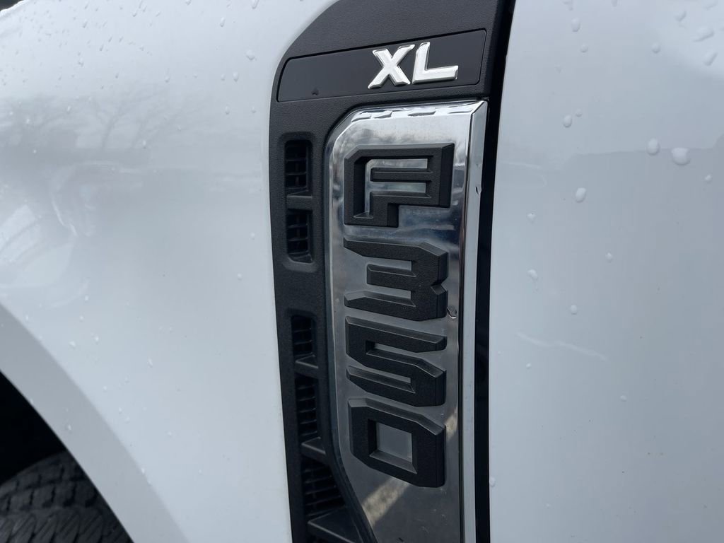 Used 2023 Ford F350 XL image 2