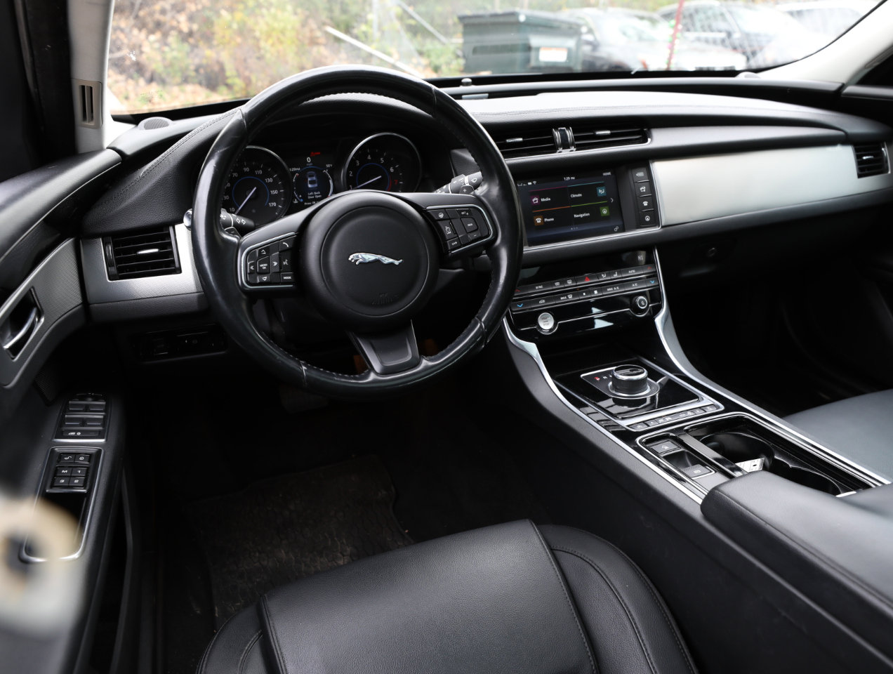 Used 2017 Jaguar XF Premium image 13