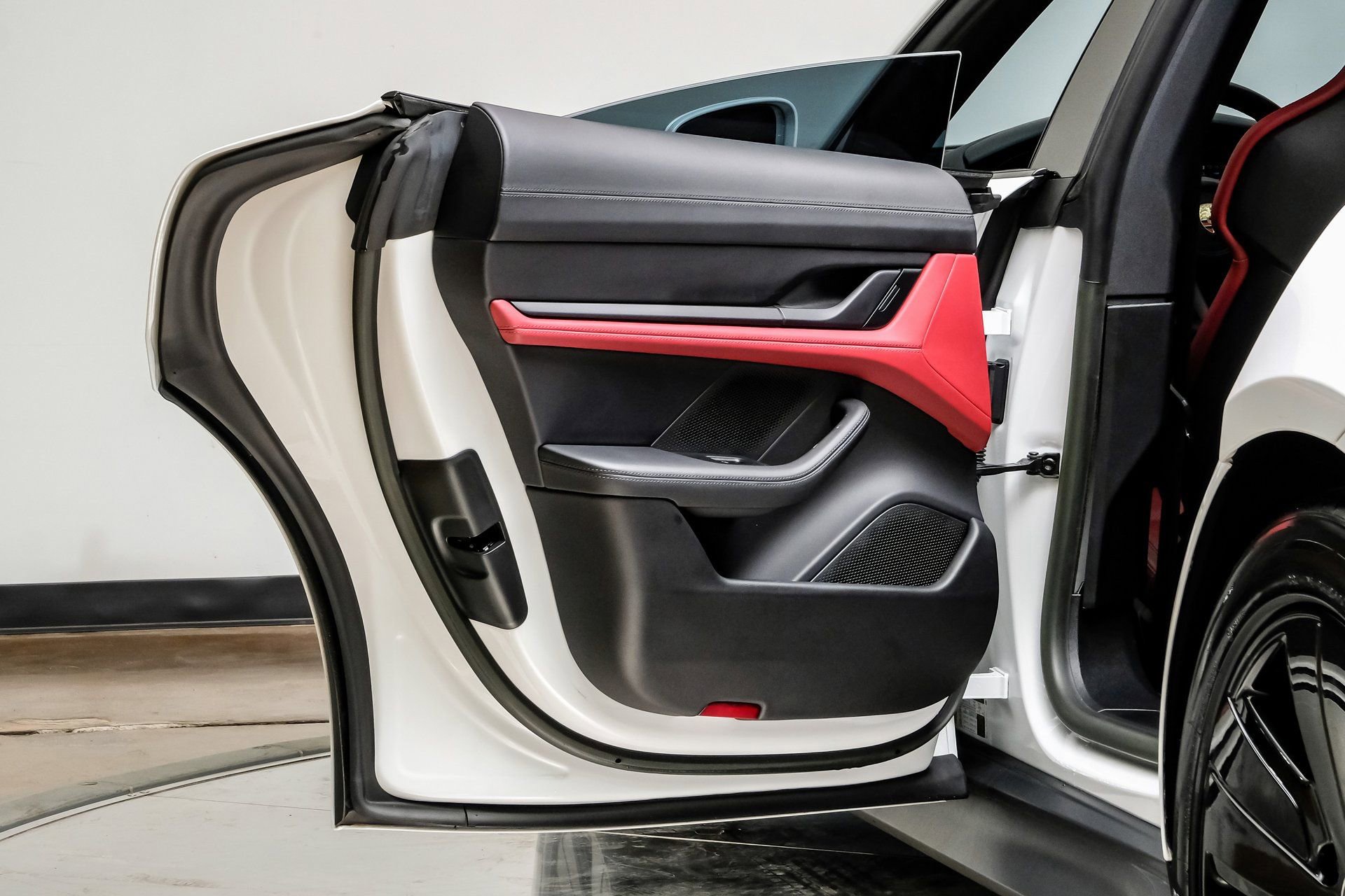 Used 2023 Porsche Taycan image 45