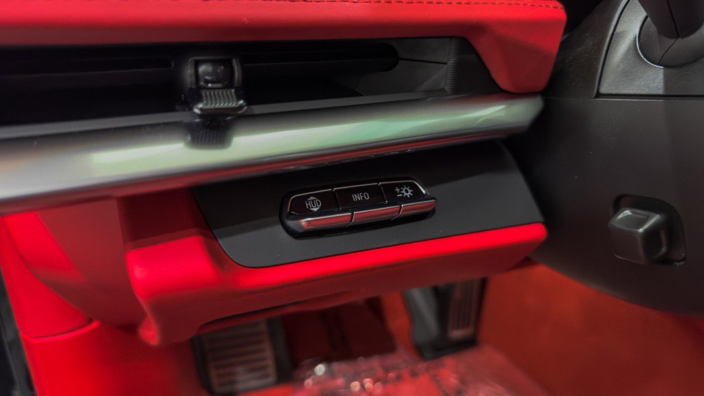 Used 2024 Chevrolet Corvette Stingray Premium Conv w/ Z51 Performance Package image 32