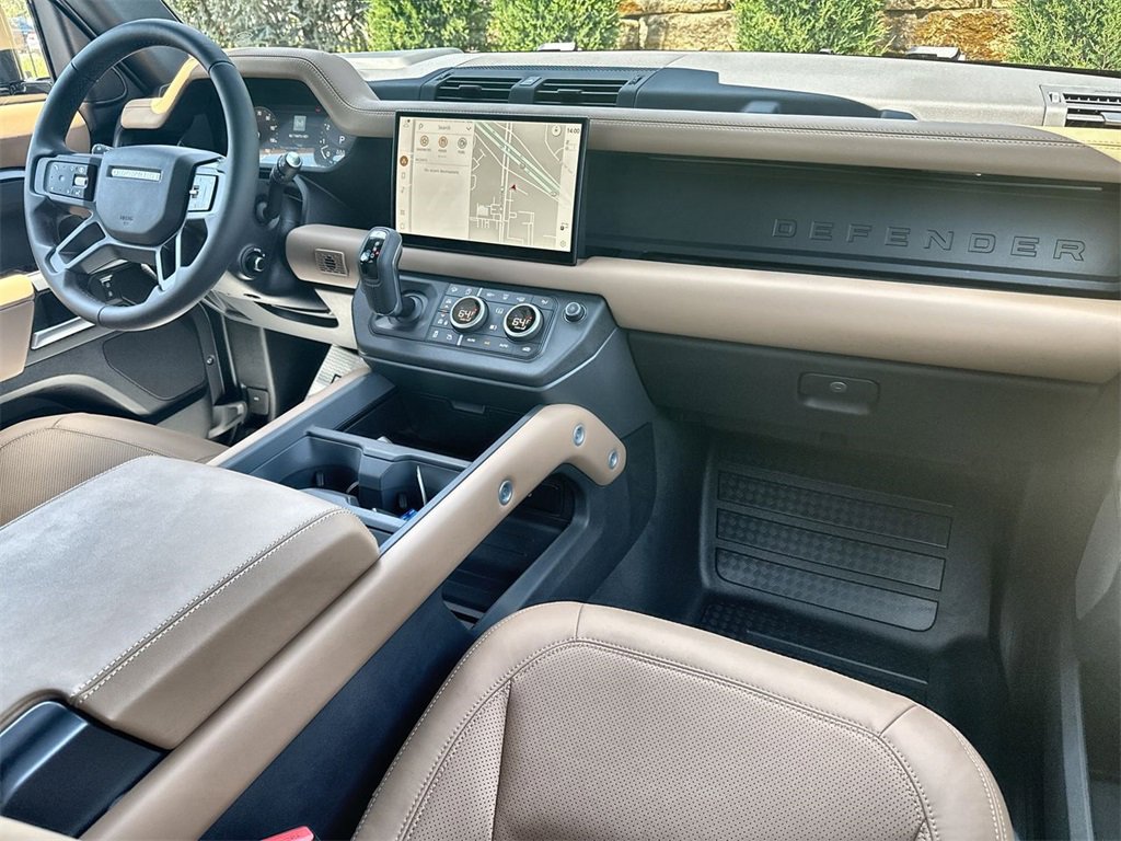 Used 2025 Land Rover Defender 110 X-Dynamic SE image 14