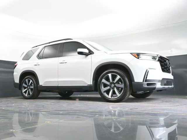 Used 2025 Honda Pilot Touring image 32