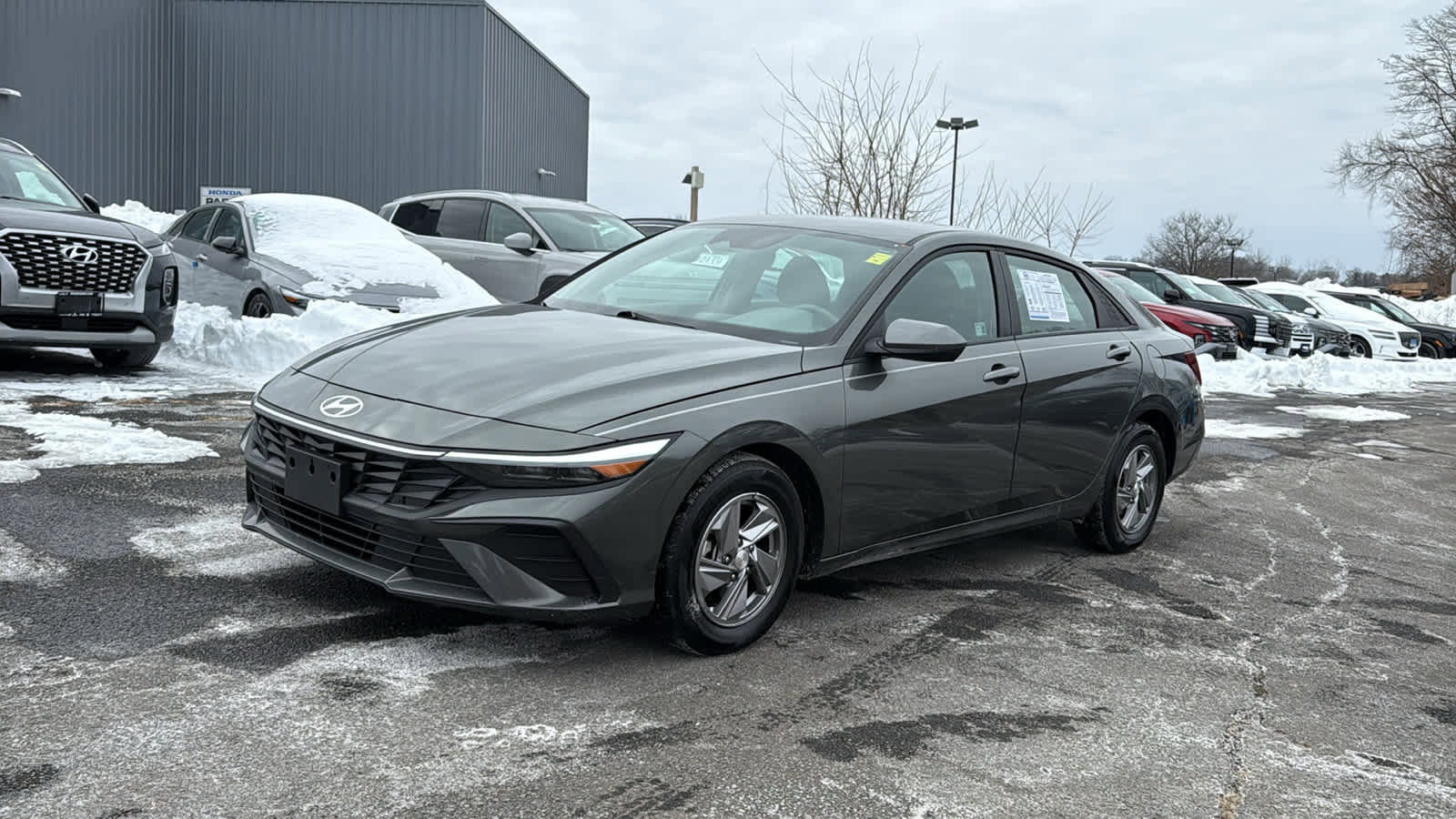 Used 2025 Hyundai Elantra SE image 7