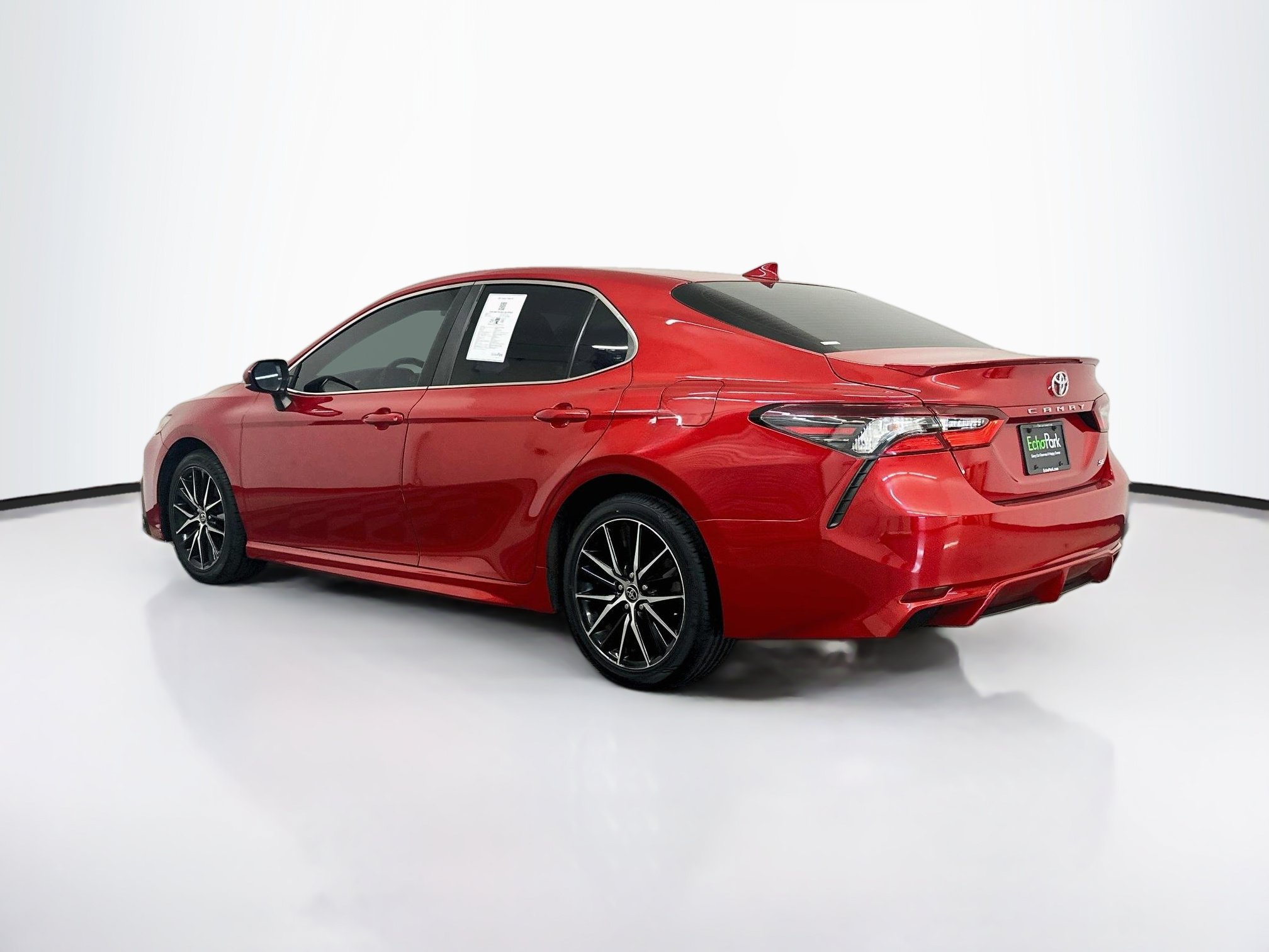 Used 2021 Toyota Camry SE FWD image 5