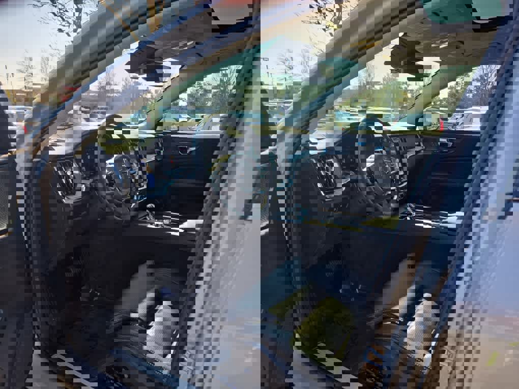 Used 2025 Volvo V60 B5 Cross Country Ultra w/ Climate Package image 13