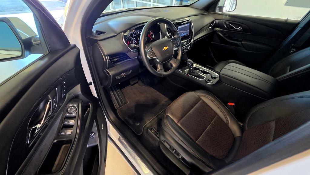 Used 2023 Chevrolet Traverse High Country AWD/4WD image 21