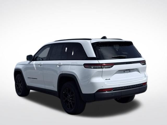 Used 2025 Jeep Grand Cherokee Altitude AWD/4WD image 9