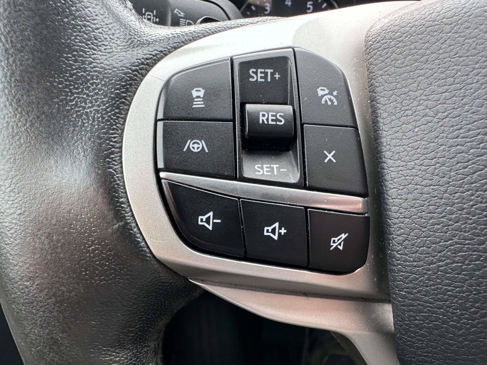Used 2020 Ford Explorer Limited w/ Hybrid Equipment Group 310A AWD/4WD image 18