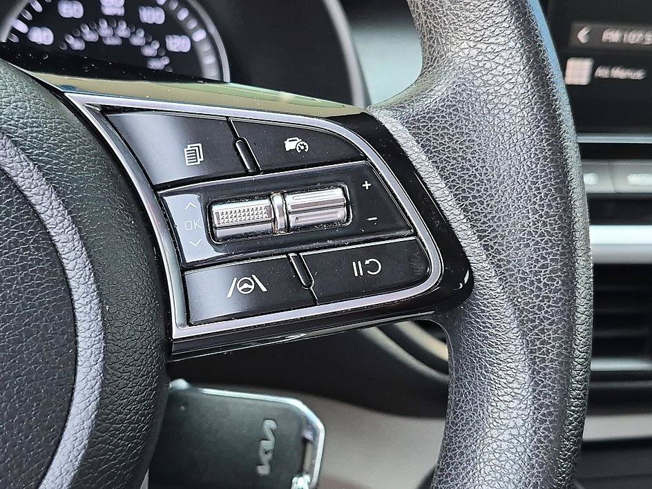 Used 2022 Kia Forte LXS FWD image 18