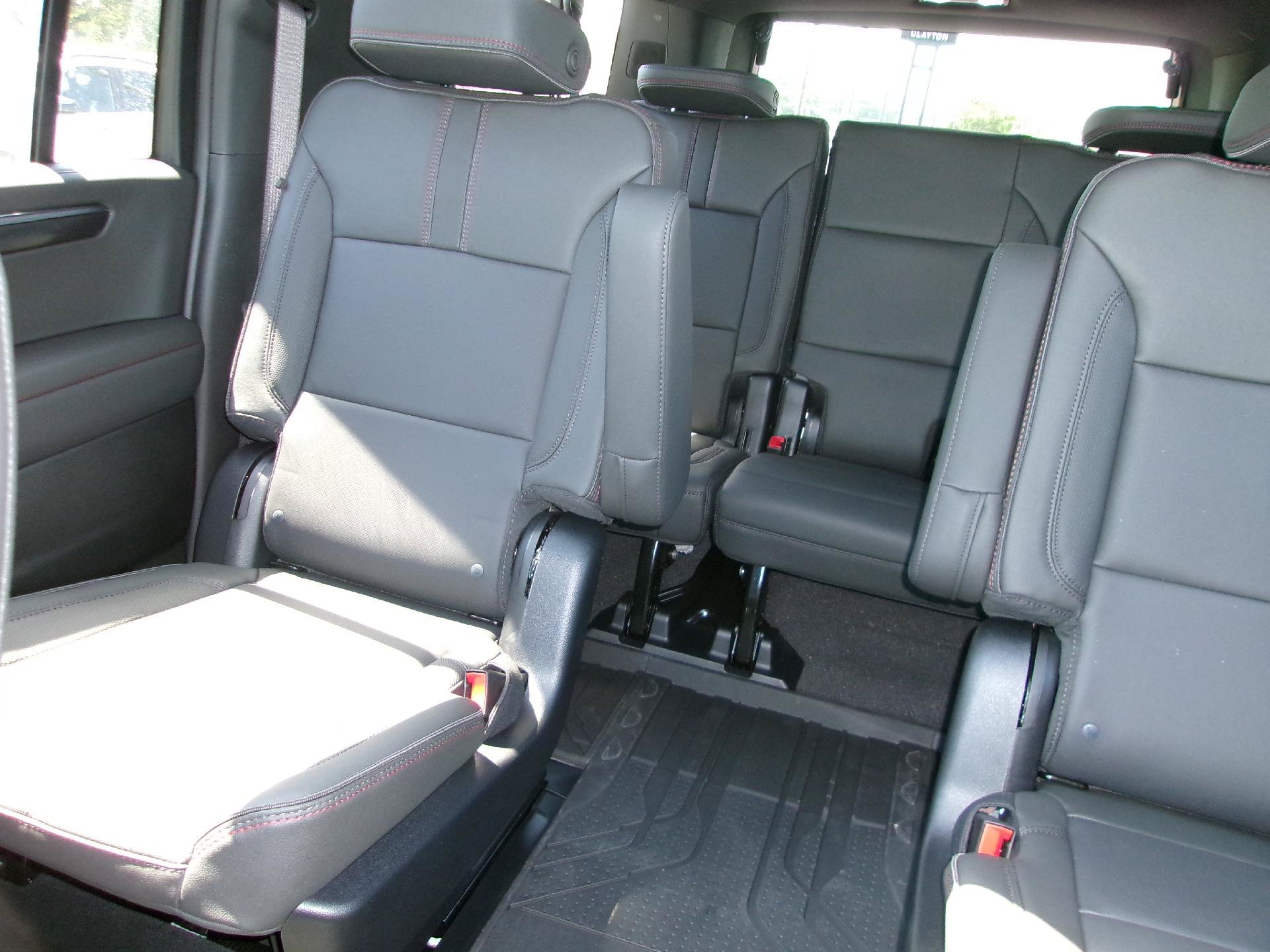 New 2026 Chevrolet Suburban RST w/ Comfort Package AWD/4WD image 18