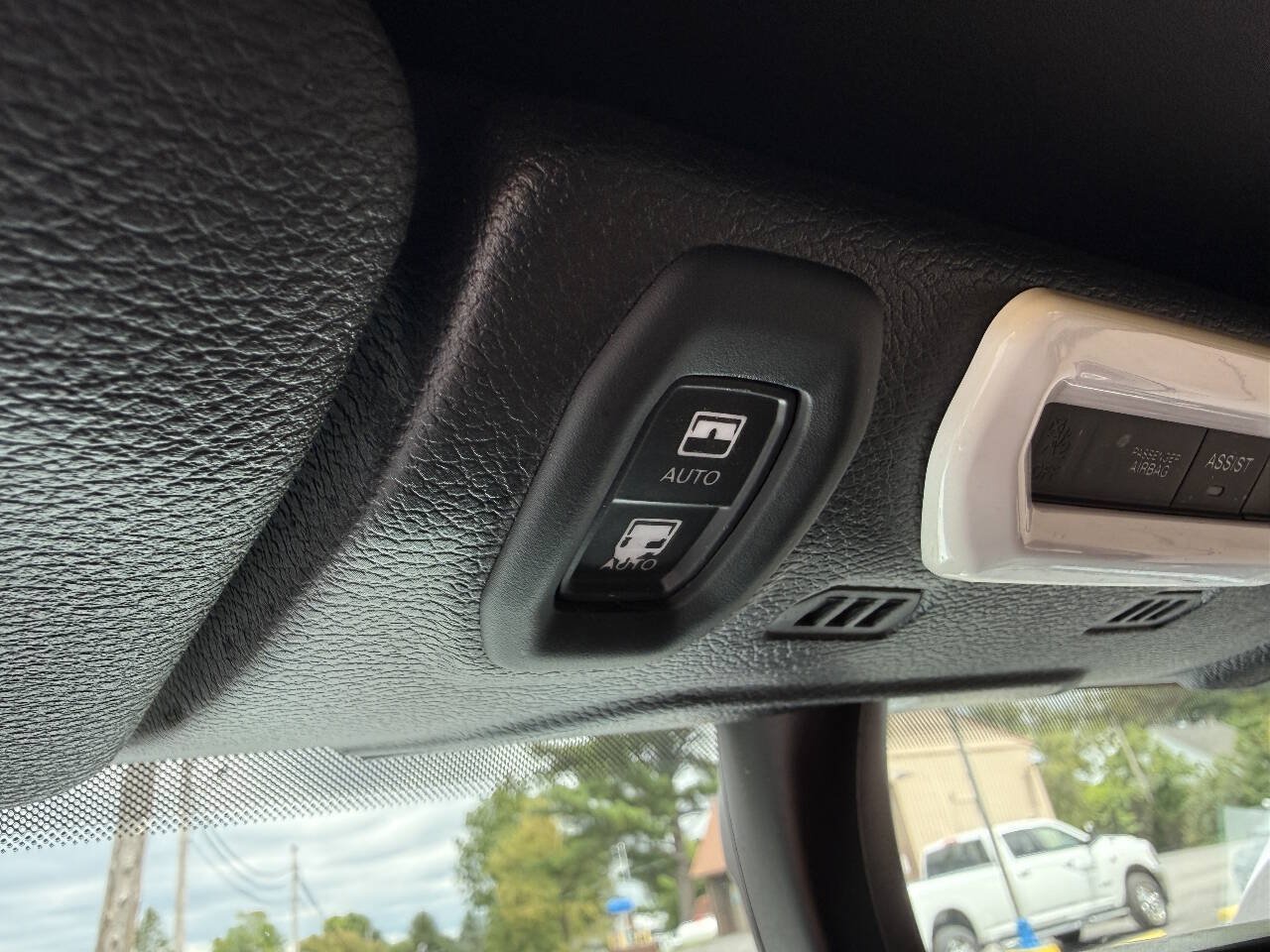 Used 2021 Jeep Wrangler Unlimited Sahara AWD/4WD image 25