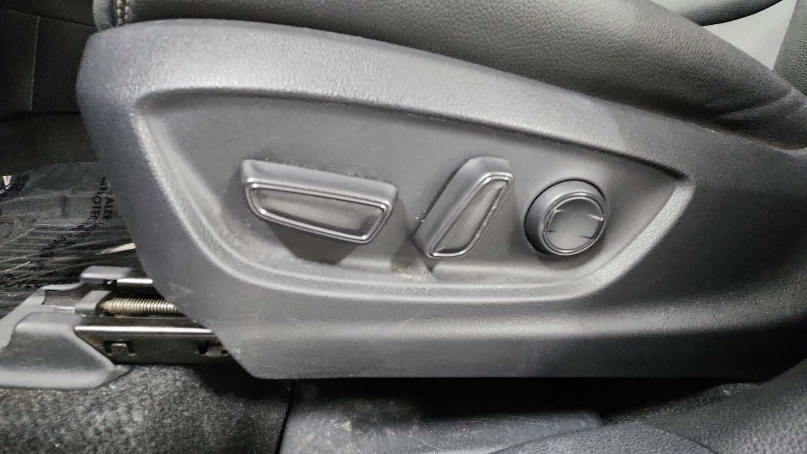 Certified 2022 Toyota Corolla Cross XLE w/ Convenience Package AWD/4WD image 14