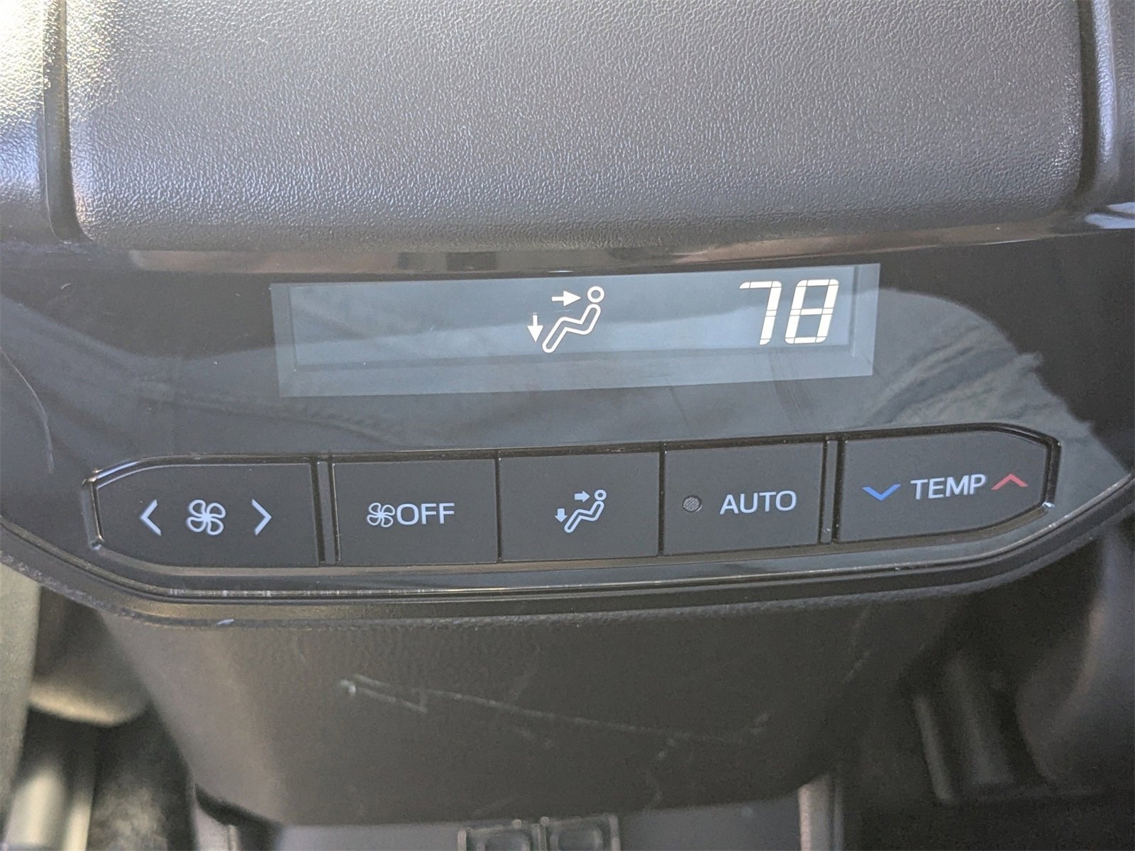 Used 2024 Toyota Highlander XLE image 17