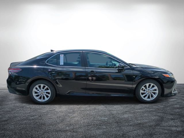 Used 2022 Toyota Camry LE w/ Convenience Package FWD image 2