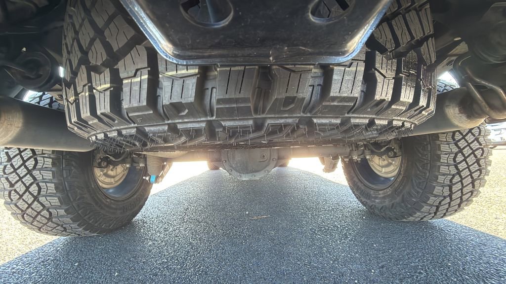 Used 2023 Chevrolet Silverado 1500 ZR2 image 16