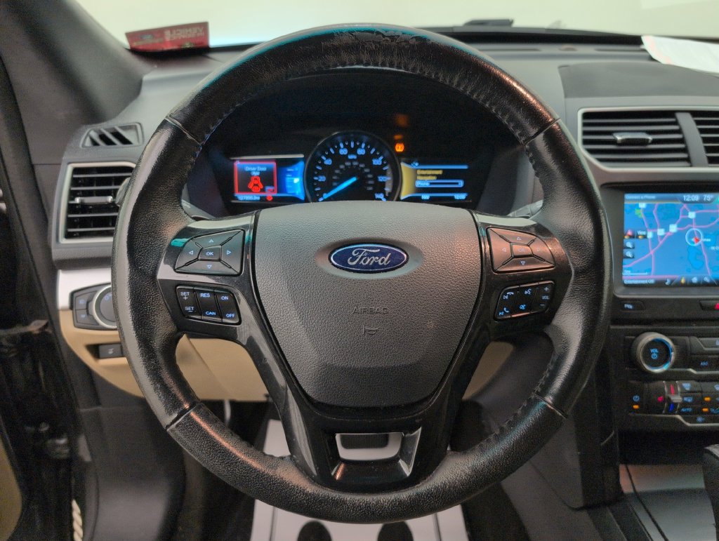 Used 2016 Ford Explorer XLT w/ Equipment Group 202A AWD/4WD image 35