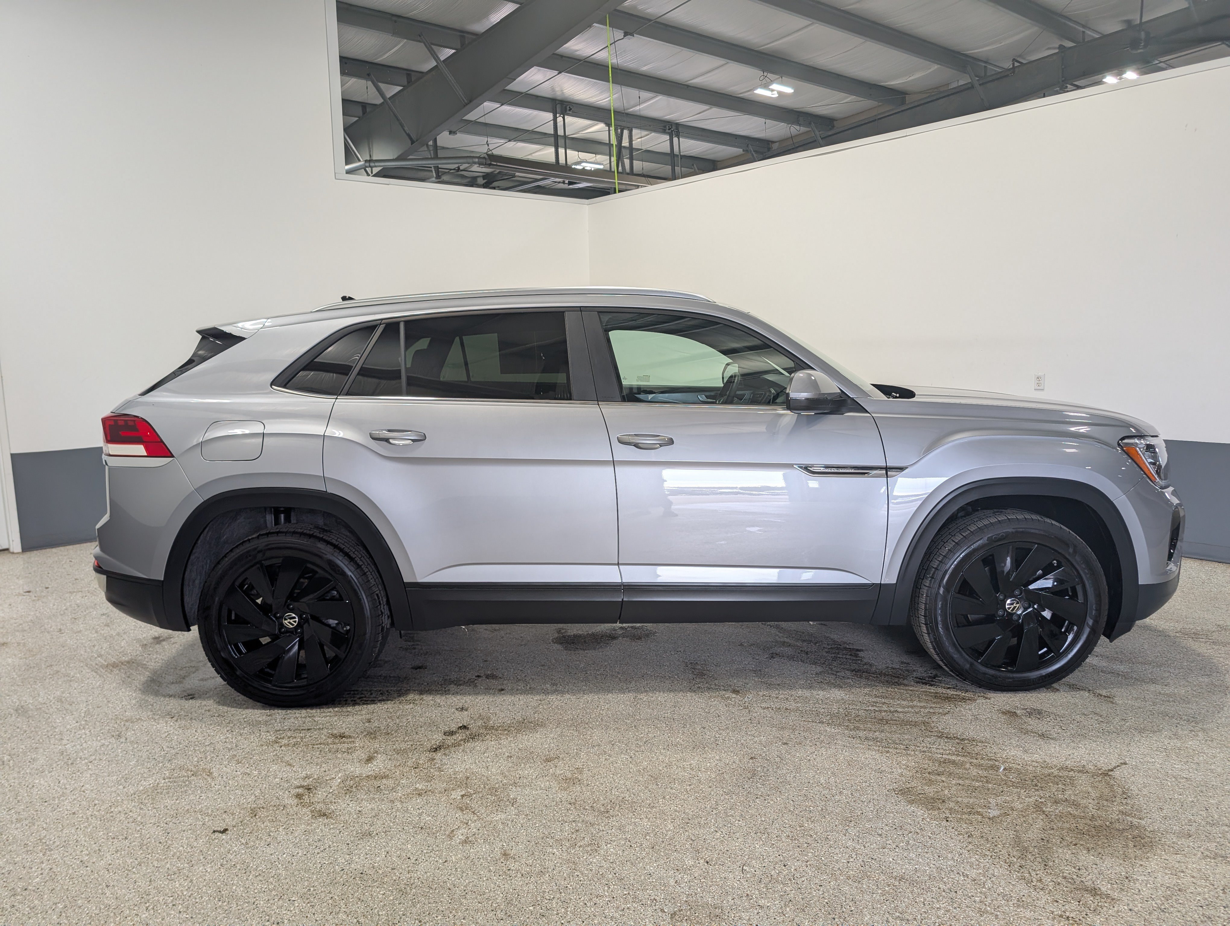 Used 2026 Volkswagen Atlas Cross Sport SE AWD/4WD image 2