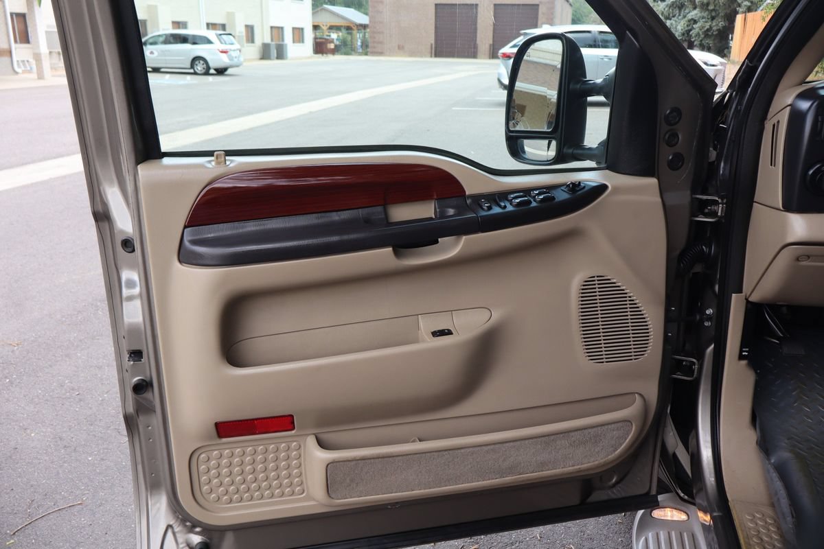 Used 2005 Ford Excursion Limited AWD/4WD image 25
