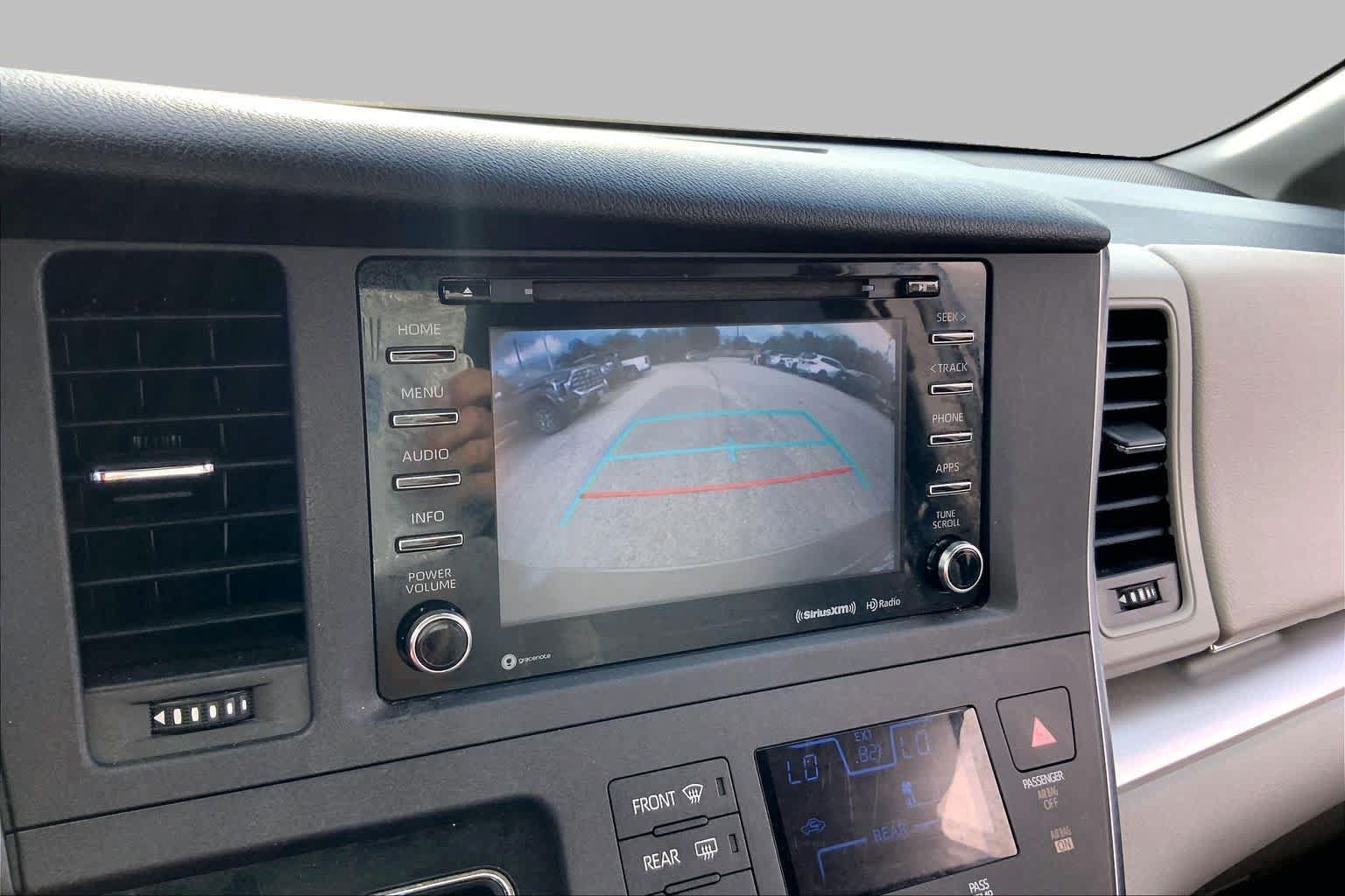 Used 2018 Toyota Sienna LE FWD image 26