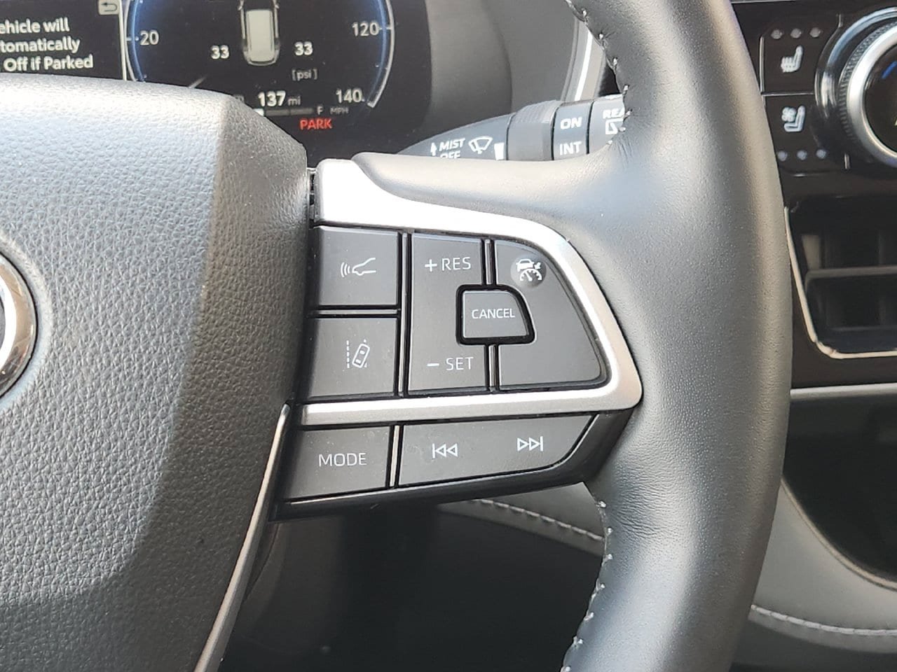 Used 2024 Toyota Highlander Limited FWD image 25