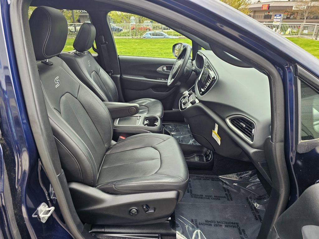 Used 2020 Chrysler Pacifica Touring-L Plus w/ Advanced Safetytec Group image 11